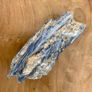 Kyanit rå 13 cm