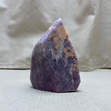 Indlæs billede til gallerivisning Lepidolit m moonstone spids freeform 7 cm

