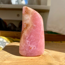 Indlæs billede til gallerivisning Pink Aragonit freeform 6 cm
