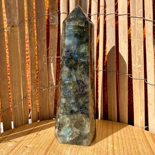 Labradorit obelisk / tårn 17 cm