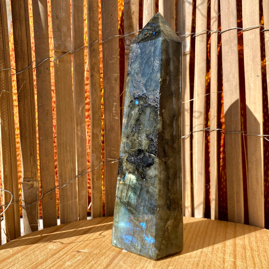 Billede af Labradorit obelisk / tårn 17 cm