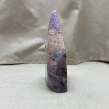 Indlæs billede til gallerivisning Lepidolit m moonstone spids freeform 8 cm
