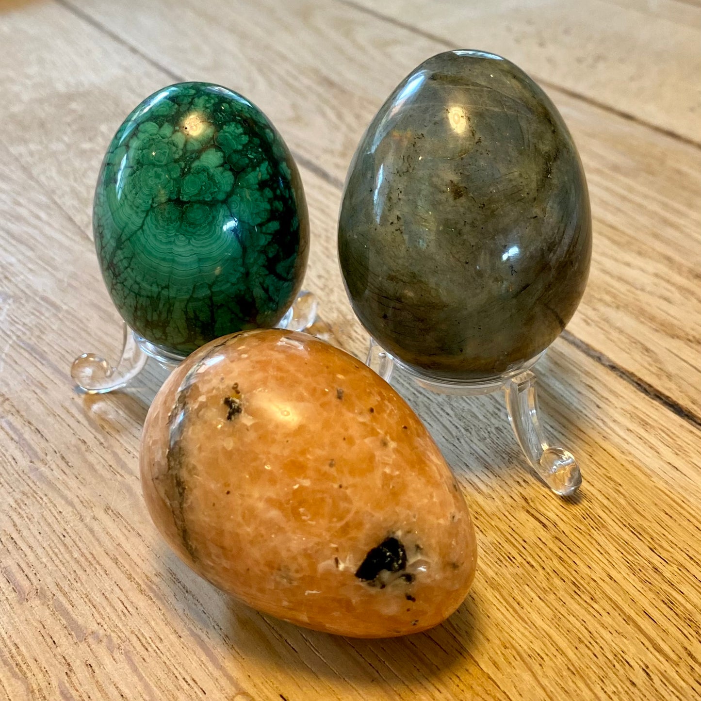 Krystalkombination  - 3 æg af malakit, fersken månesten og Labradorit Krystalkombination  - 3 æg af malakit, fersken månesten og Labradorit