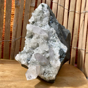 Brandberg kvarts i basalt fra Namibia - 15 cm