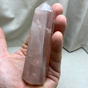 Rosakvarts obelisk 11,5 cm